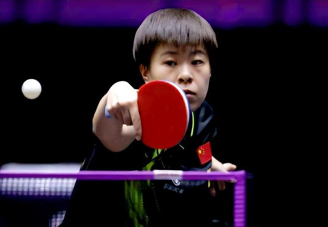 他的缺席对 他的缺席对