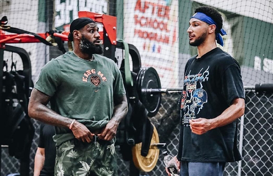 面对声势正 面对声势正